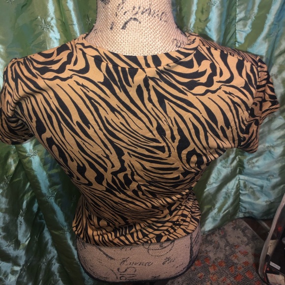 Animal print 🦒 T-shirt 💕 - Picture 4 of 6